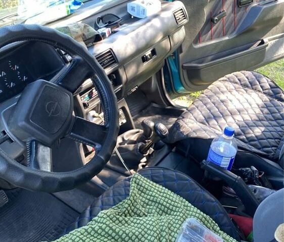 Опель Фронтера, об'ємом двигуна 2 л та пробігом 280 тис. км за 2800 $, фото 3 на Automoto.ua