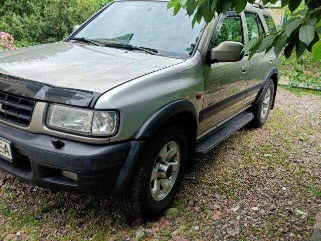 Серый Опель Фронтера, объемом двигателя 3.2 л и пробегом 355 тыс. км за 5500 $, фото 3 на Automoto.ua