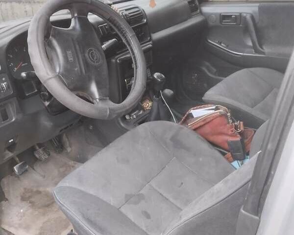 Опель Фронтера 1998 в Сумах на Automoto.ua Серый Опель Фронтера, объемом двигателя 2.2 л и пробегом 300 тыс. км за 4296 $, фото 3 на Automoto.ua