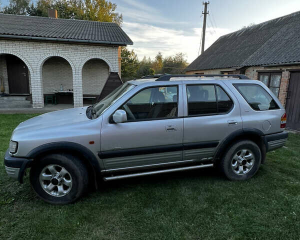 Серый Опель Фронтера, объемом двигателя 2.17 л и пробегом 186 тыс. км за 4900 $, фото 4 на Automoto.ua