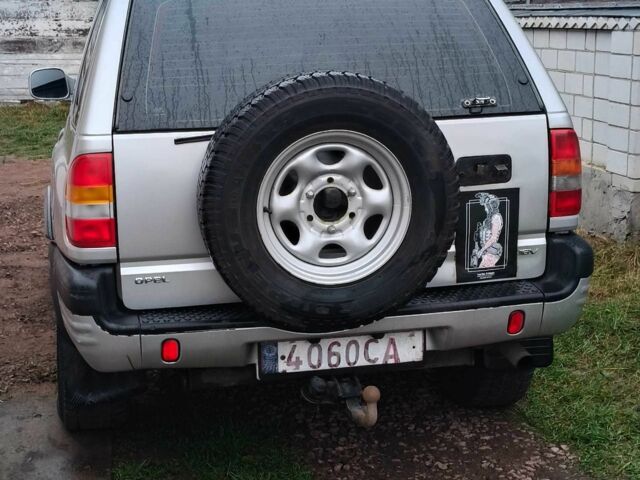 Серый Опель Фронтера, объемом двигателя 2.2 л и пробегом 235 тыс. км за 3500 $, фото 3 на Automoto.ua