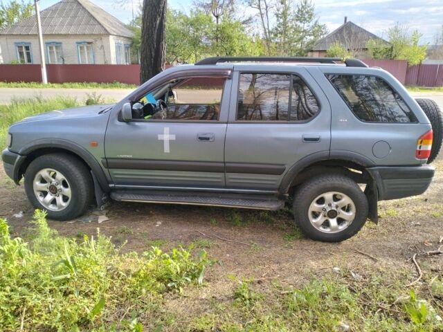 Серый Опель Фронтера, объемом двигателя 2 л и пробегом 397 тыс. км за 3000 $, фото 4 на Automoto.ua