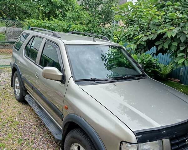 Серый Опель Фронтера, объемом двигателя 3.2 л и пробегом 350 тыс. км за 6000 $, фото 1 на Automoto.ua