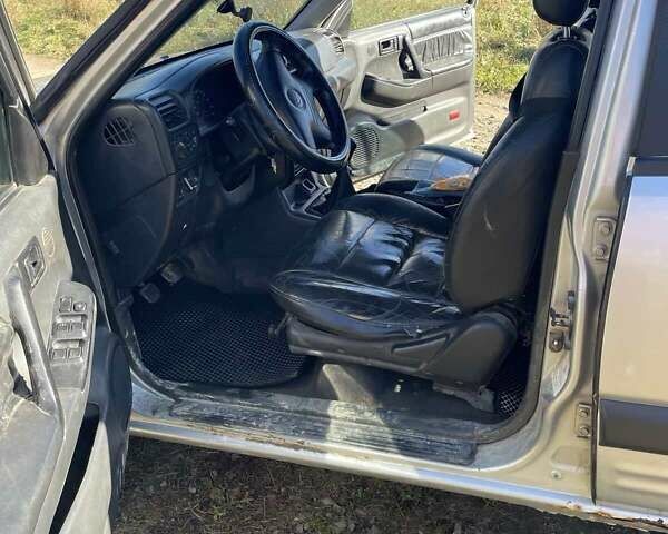 Сірий Опель Фронтера, об'ємом двигуна 2.17 л та пробігом 400 тис. км за 3000 $, фото 3 на Automoto.ua