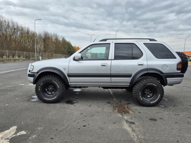 Серый Опель Фронтера, объемом двигателя 2.2 л и пробегом 124 тыс. км за 3400 $, фото 2 на Automoto.ua