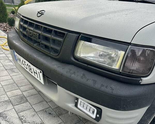 Серый Опель Фронтера, объемом двигателя 2.17 л и пробегом 300 тыс. км за 6500 $, фото 2 на Automoto.ua