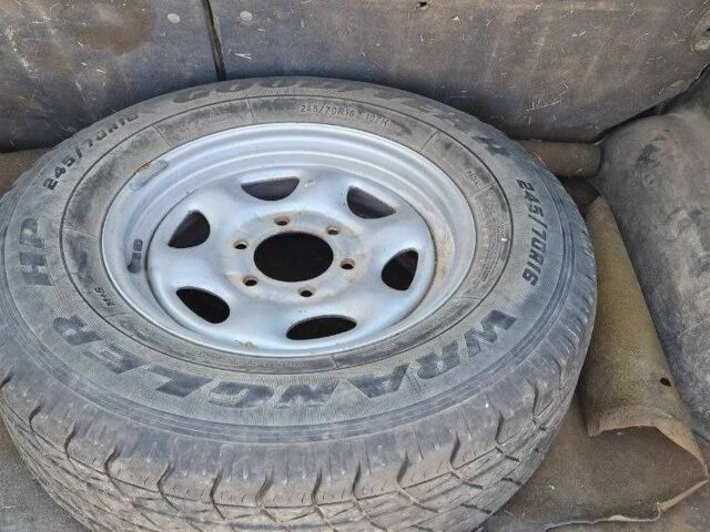 Серый Опель Фронтера, объемом двигателя 0 л и пробегом 200 тыс. км за 1000 $, фото 15 на Automoto.ua