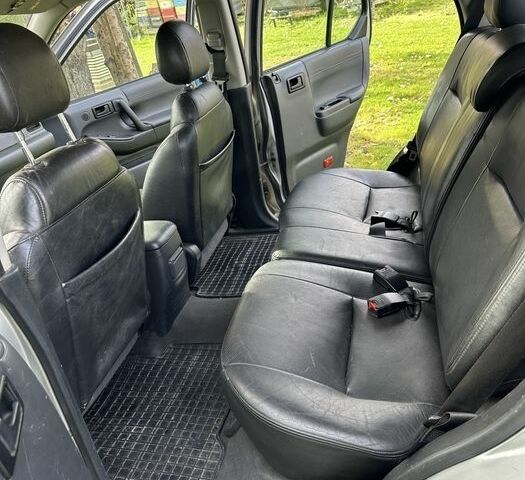 Серый Опель Фронтера, объемом двигателя 2.2 л и пробегом 283 тыс. км за 2000 $, фото 5 на Automoto.ua