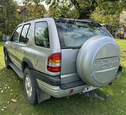 Серый Опель Фронтера, объемом двигателя 2.2 л и пробегом 283 тыс. км за 2000 $, фото 2 на Automoto.ua