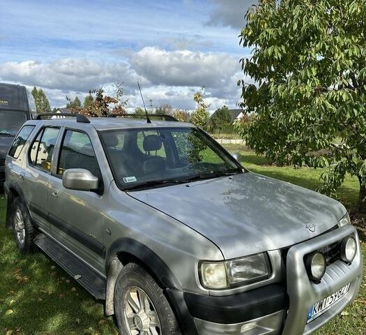Серый Опель Фронтера, объемом двигателя 2.2 л и пробегом 283 тыс. км за 2000 $, фото 1 на Automoto.ua