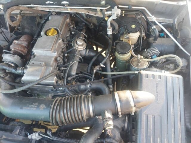 Серый Опель Фронтера, объемом двигателя 2.2 л и пробегом 336 тыс. км за 3799 $, фото 5 на Automoto.ua