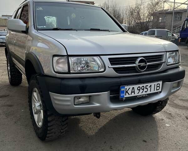 Серый Опель Фронтера, объемом двигателя 2.17 л и пробегом 223 тыс. км за 6700 $, фото 3 на Automoto.ua