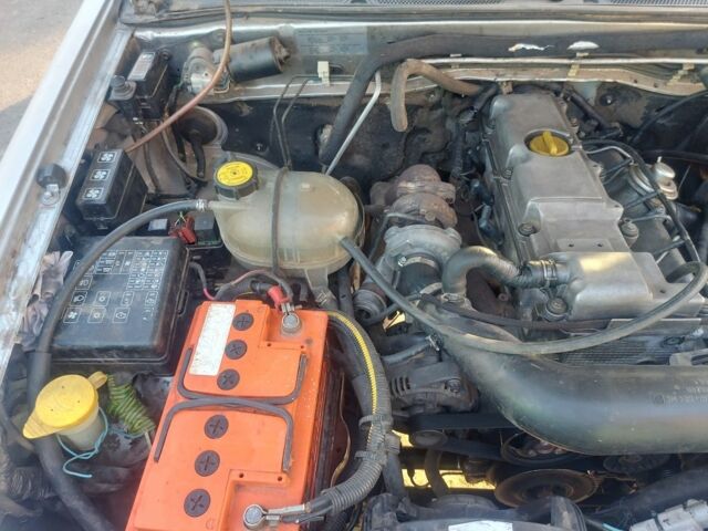 Серый Опель Фронтера, объемом двигателя 2.2 л и пробегом 336 тыс. км за 3799 $, фото 9 на Automoto.ua