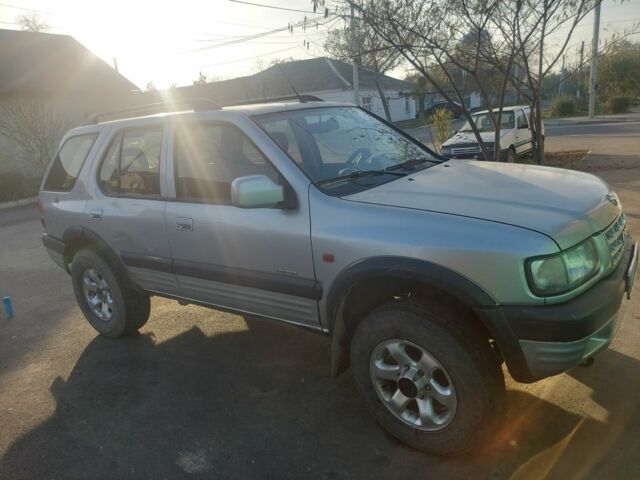 Серый Опель Фронтера, объемом двигателя 2.2 л и пробегом 336 тыс. км за 3799 $, фото 3 на Automoto.ua