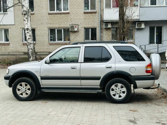 Серый Опель Фронтера, объемом двигателя 2.2 л и пробегом 260 тыс. км за 3600 $, фото 2 на Automoto.ua