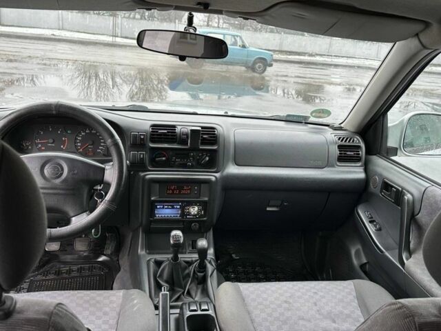 Серый Опель Фронтера, объемом двигателя 2.2 л и пробегом 260 тыс. км за 3850 $, фото 9 на Automoto.ua