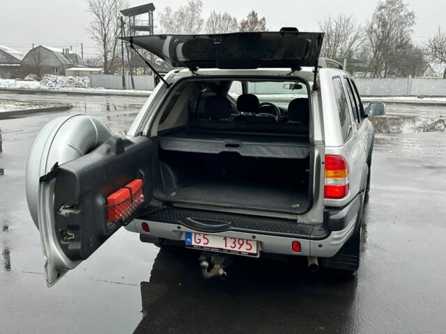 Серый Опель Фронтера, объемом двигателя 2.2 л и пробегом 260 тыс. км за 3850 $, фото 7 на Automoto.ua