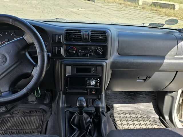 Сірий Опель Фронтера, об'ємом двигуна 0 л та пробігом 260 тис. км за 3200 $, фото 4 на Automoto.ua