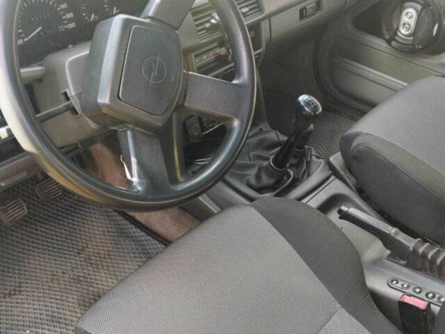 Синий Опель Фронтера, объемом двигателя 2.4 л и пробегом 290 тыс. км за 3500 $, фото 3 на Automoto.ua