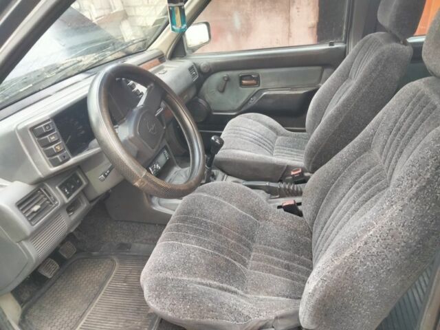 Синий Опель Фронтера, объемом двигателя 2.3 л и пробегом 260 тыс. км за 2500 $, фото 6 на Automoto.ua