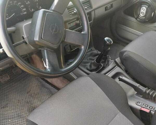 Синий Опель Фронтера, объемом двигателя 2.4 л и пробегом 290 тыс. км за 3500 $, фото 2 на Automoto.ua