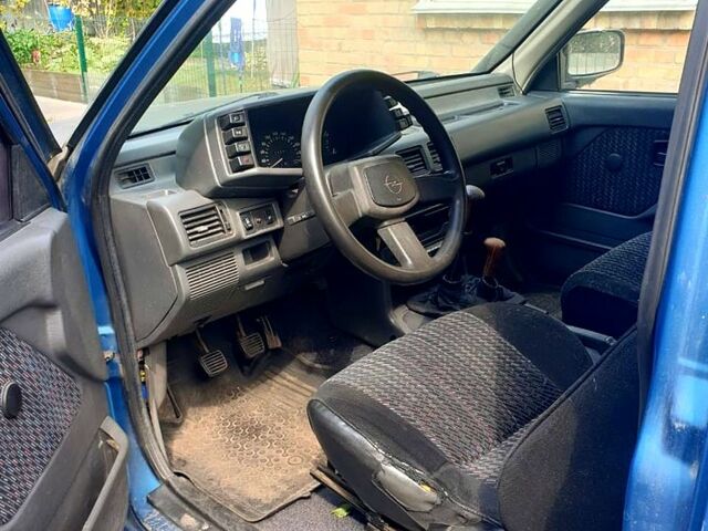 Синій Опель Фронтера, об'ємом двигуна 2.2 л та пробігом 336 тис. км за 3000 $, фото 2 на Automoto.ua