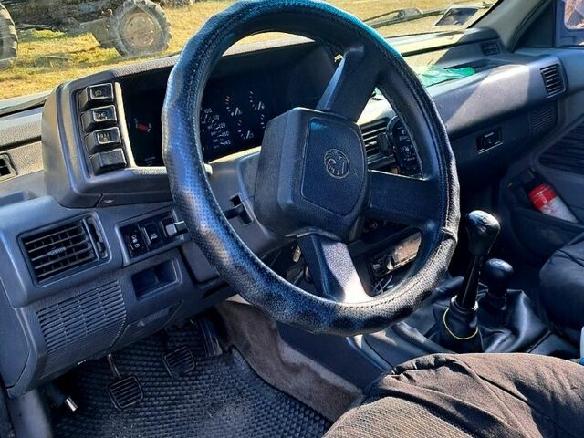 Синій Опель Фронтера, об'ємом двигуна 2.3 л та пробігом 320 тис. км за 3200 $, фото 5 на Automoto.ua