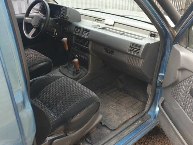 Синий Опель Фронтера, объемом двигателя 2.2 л и пробегом 336 тыс. км за 3000 $, фото 7 на Automoto.ua