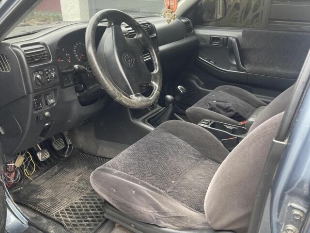 Синий Опель Фронтера, объемом двигателя 2.2 л и пробегом 280 тыс. км за 4300 $, фото 3 на Automoto.ua