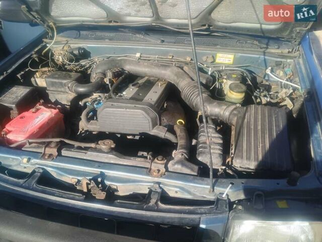 Синий Опель Фронтера, объемом двигателя 2.2 л и пробегом 171 тыс. км за 6300 $, фото 5 на Automoto.ua