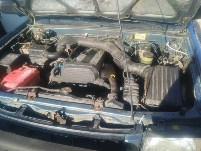 Синий Опель Фронтера, объемом двигателя 2.2 л и пробегом 171 тыс. км за 6300 $, фото 6 на Automoto.ua