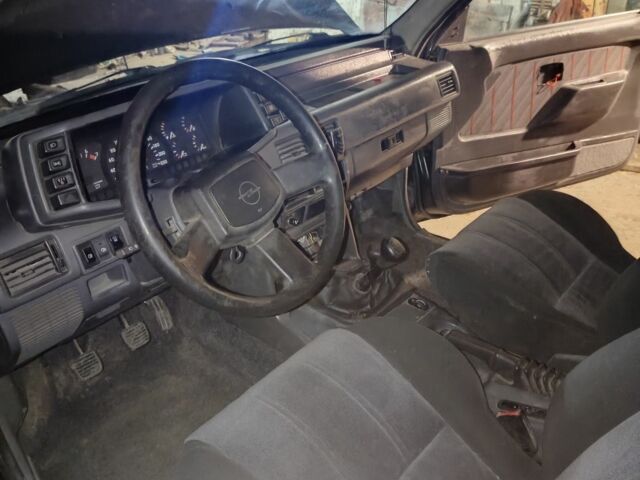 Зеленый Опель Фронтера, объемом двигателя 2 л и пробегом 25 тыс. км за 4000 $, фото 10 на Automoto.ua