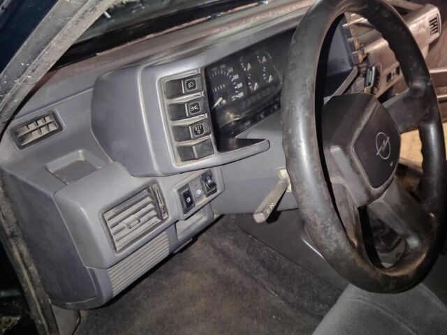 Зеленый Опель Фронтера, объемом двигателя 2 л и пробегом 25 тыс. км за 4000 $, фото 4 на Automoto.ua