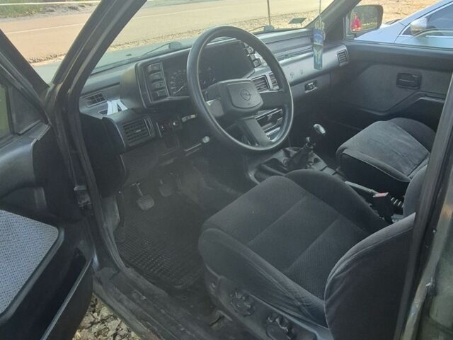 Зеленый Опель Фронтера, объемом двигателя 0 л и пробегом 300 тыс. км за 2141 $, фото 3 на Automoto.ua