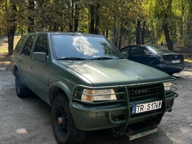 Зеленый Опель Фронтера, объемом двигателя 2 л и пробегом 200 тыс. км за 3900 $, фото 2 на Automoto.ua