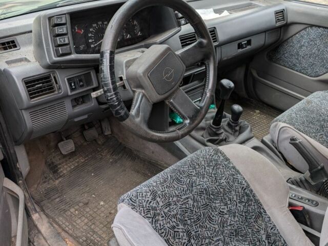 Зелений Опель Фронтера, об'ємом двигуна 0 л та пробігом 220 тис. км за 3800 $, фото 4 на Automoto.ua