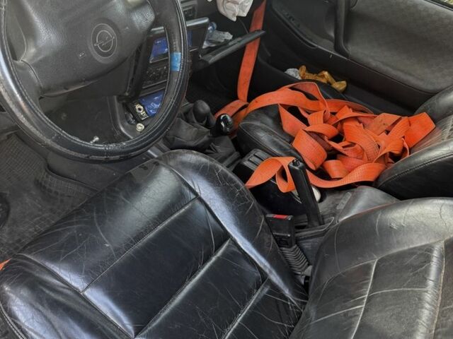 Зеленый Опель Фронтера, объемом двигателя 2.2 л и пробегом 250 тыс. км за 1300 $, фото 2 на Automoto.ua