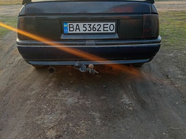 Синий Опель ГТ, объемом двигателя 2 л и пробегом 300 тыс. км за 900 $, фото 2 на Automoto.ua