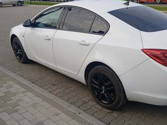 Белый Опель Инсигния, объемом двигателя 1.6 л и пробегом 158 тыс. км за 7500 $, фото 3 на Automoto.ua