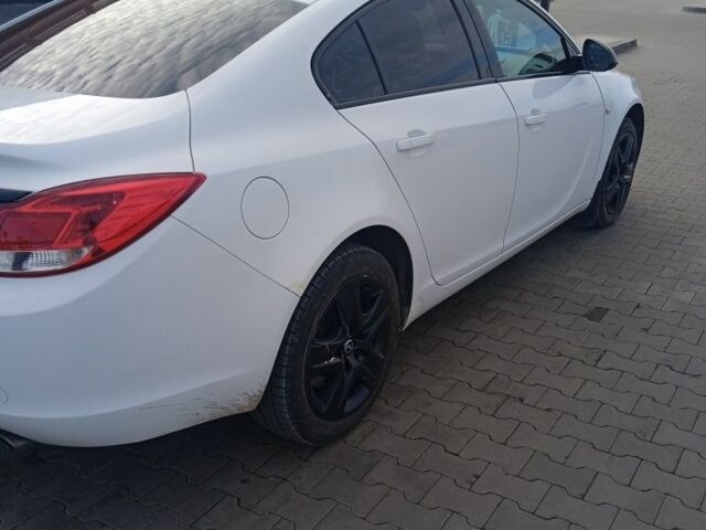 Белый Опель Инсигния, объемом двигателя 1.6 л и пробегом 158 тыс. км за 7500 $, фото 4 на Automoto.ua