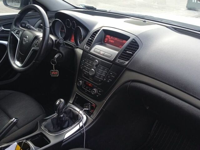 Белый Опель Инсигния, объемом двигателя 1.6 л и пробегом 158 тыс. км за 7500 $, фото 8 на Automoto.ua