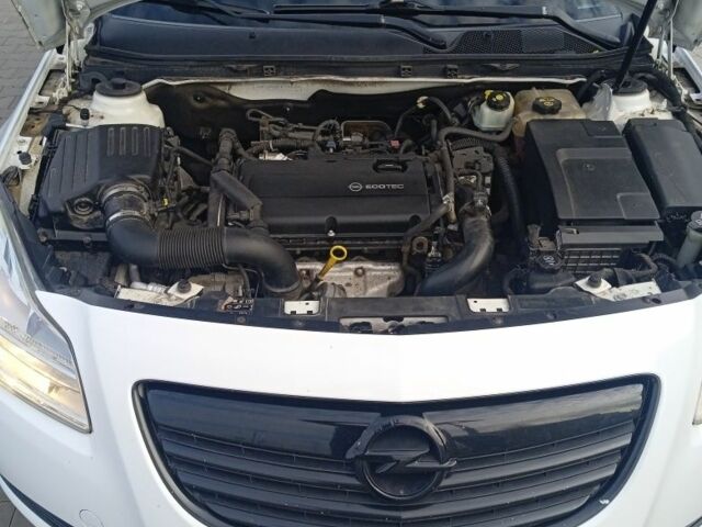 Белый Опель Инсигния, объемом двигателя 1.6 л и пробегом 158 тыс. км за 7500 $, фото 5 на Automoto.ua