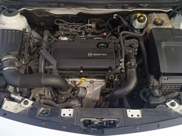 Белый Опель Инсигния, объемом двигателя 1.6 л и пробегом 158 тыс. км за 7500 $, фото 6 на Automoto.ua