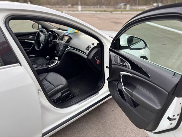 Білий Опель Інсігнія, об'ємом двигуна 2 л та пробігом 150 тис. км за 9500 $, фото 21 на Automoto.ua