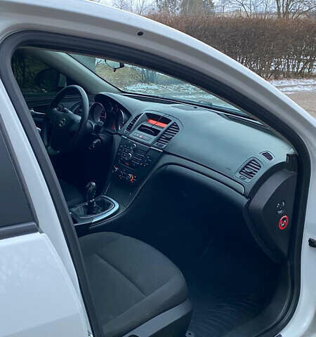 Белый Опель Инсигния, объемом двигателя 1.6 л и пробегом 200 тыс. км за 8000 $, фото 8 на Automoto.ua