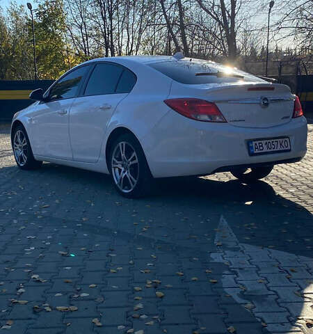 Белый Опель Инсигния, объемом двигателя 1.6 л и пробегом 200 тыс. км за 8000 $, фото 5 на Automoto.ua