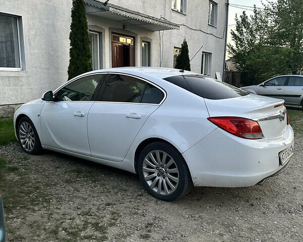 Белый Опель Инсигния, объемом двигателя 2 л и пробегом 265 тыс. км за 6500 $, фото 4 на Automoto.ua