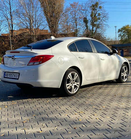 Белый Опель Инсигния, объемом двигателя 1.6 л и пробегом 200 тыс. км за 8000 $, фото 4 на Automoto.ua