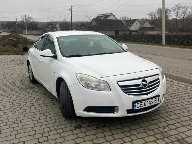 Белый Опель Инсигния, объемом двигателя 2 л и пробегом 274 тыс. км за 6500 $, фото 2 на Automoto.ua