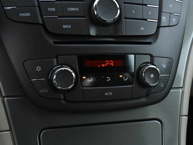 Білий Опель Інсігнія, об'ємом двигуна 1.8 л та пробігом 134 тис. км за 7700 $, фото 11 на Automoto.ua